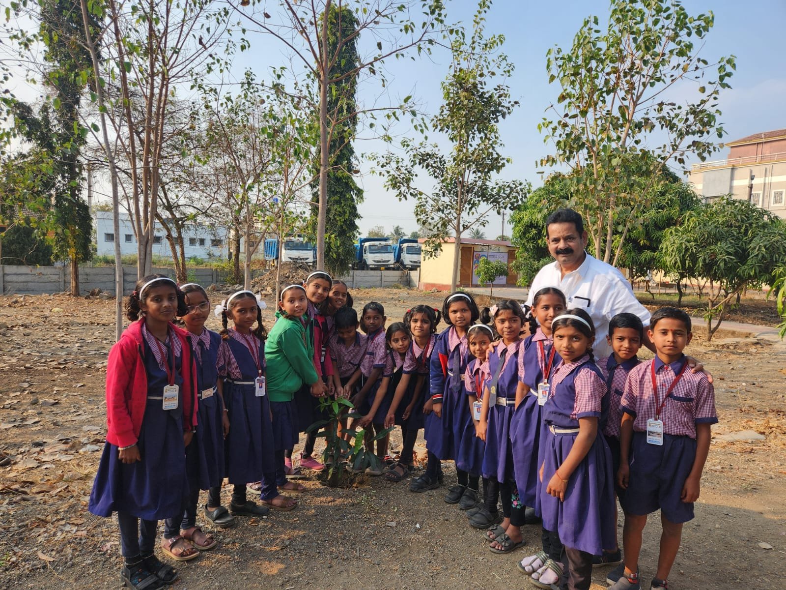 जागतिक वसुंधरा दिन (Earth Day) पर्यावरण संवर्धन व वृक्षारोपण