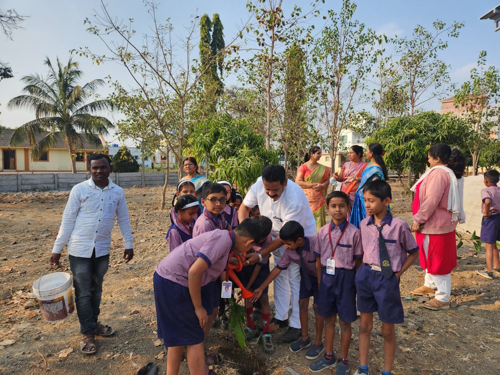 पूरग्रस्त व आपत्तीग्रस्तांना तातडीची अन्नधान्य व मदत किट वाटप मोहीम - छायाचित्र 1