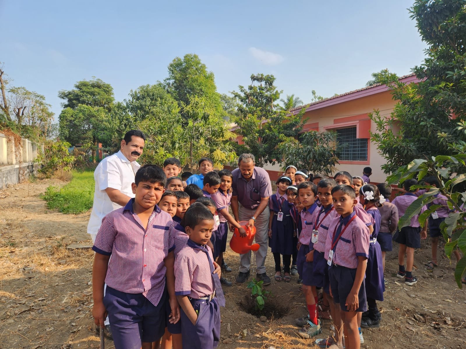पूरग्रस्त व आपत्तीग्रस्तांना तातडीची अन्नधान्य व मदत किट वाटप मोहीम - छायाचित्र 2